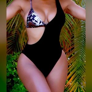 Chic, sexy asymmetric swim suit